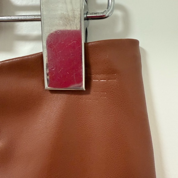 Elegant Brown Leather Skirt - Picture 5 of 9